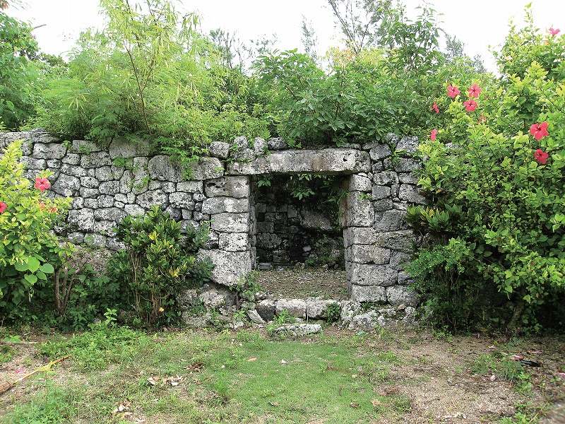 四島の主の墓