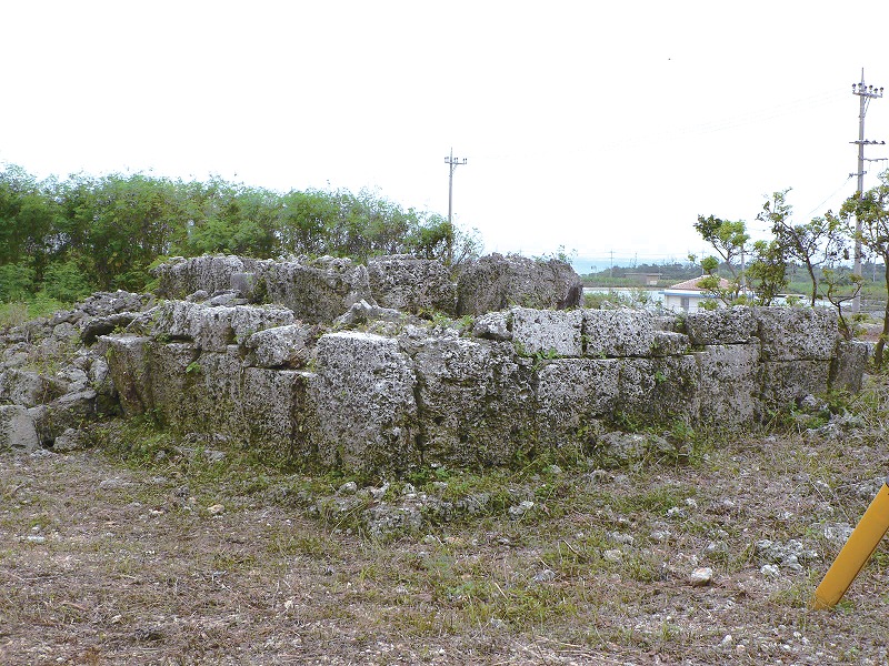 スサビミャーカ（巨石墓）