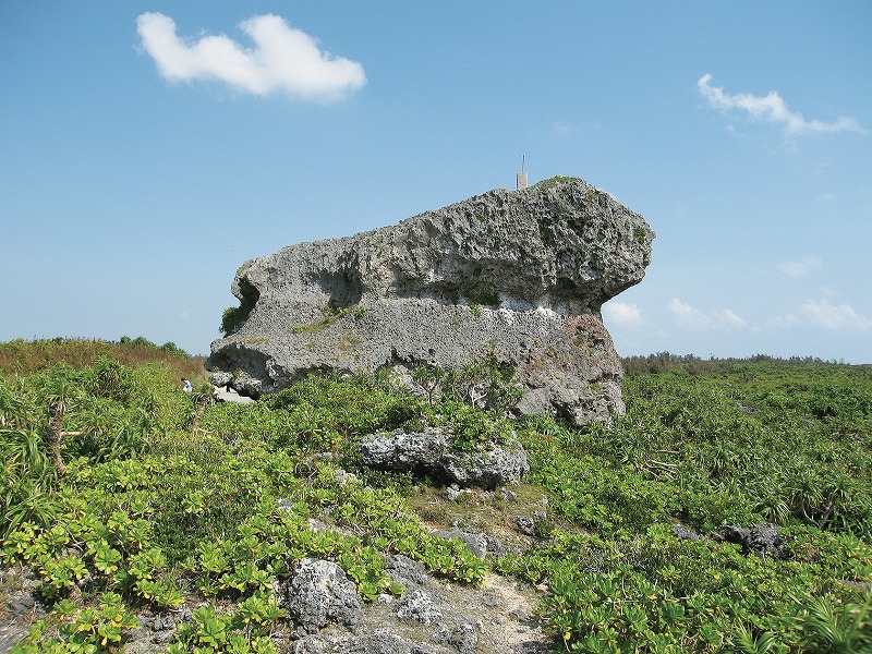 下地島巨岩